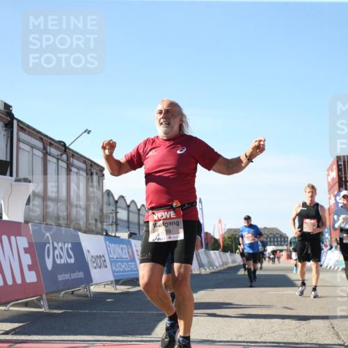03.10.2025 - Köhlbrandbrückenlauf Jannik Wohlers http://msf.ph/oto/9128415 03.10.2025 13:39:22 Ziel 4531, 4789, 5111, 5741, 5745, 5766, 5988, 5989, 5998, 6560 meine-sportfotos.de