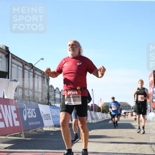03.10.2025 - Köhlbrandbrückenlauf Jannik Wohlers http://msf.ph/oto/9128416 03.10.2025 13:39:22 Ziel 4531, 4789, 5111, 5741, 5745, 5766, 5988, 5989, 5998, 6560 meine-sportfotos.de