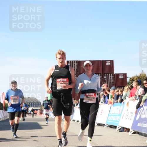 03.10.2025 - Köhlbrandbrückenlauf Jannik Wohlers http://msf.ph/oto/9128422 03.10.2025 13:39:24 Ziel 4531, 4789, 5111, 5135, 5741, 5745, 5766, 5988, 5989, 5991, 5998, 6560 meine-sportfotos.de