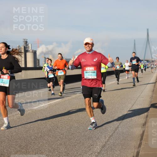 03.10.2025 - Köhlbrandbrückenlauf Lena Gebhardt http://msf.ph/oto/9128432 03.10.2025 09:48:16 Position 2 3825, 1033 meine-sportfotos.de