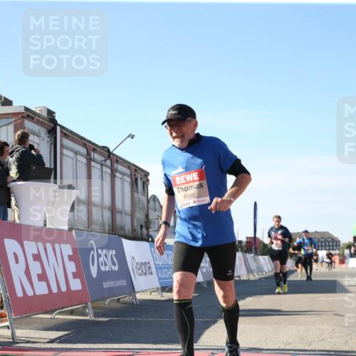 03.10.2025 - Köhlbrandbrückenlauf Jannik Wohlers http://msf.ph/oto/9128434 03.10.2025 13:39:26 Ziel 4789, 5111, 5135, 5444, 5741, 5745, 5766, 5988, 5989, 5991, 5998, 6259, 6560 meine-sportfotos.de