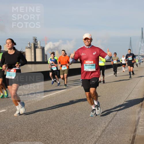 03.10.2025 - Köhlbrandbrückenlauf Lena Gebhardt http://msf.ph/oto/9128438 03.10.2025 09:48:16 Position 2 3825, 1033 meine-sportfotos.de