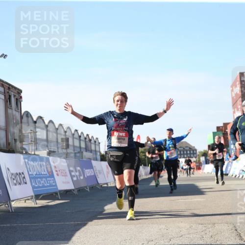 03.10.2025 - Köhlbrandbrückenlauf Jannik Wohlers http://msf.ph/oto/9128439 03.10.2025 13:39:29 Ziel 4621, 4789, 5135, 5176, 5444, 5741, 5745, 5988, 5989, 5991, 5998, 6259, 6560 meine-sportfotos.de