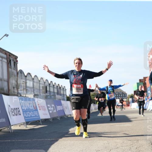 03.10.2025 - Köhlbrandbrückenlauf Jannik Wohlers http://msf.ph/oto/9128440 03.10.2025 13:39:29 Ziel 4621, 4789, 5135, 5176, 5444, 5741, 5745, 5988, 5989, 5991, 5998, 6259, 6560 meine-sportfotos.de