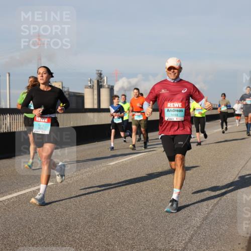 03.10.2025 - Köhlbrandbrückenlauf Lena Gebhardt http://msf.ph/oto/9128441 03.10.2025 09:48:16 Position 2 3825, 1033 meine-sportfotos.de