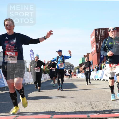 03.10.2025 - Köhlbrandbrückenlauf Jannik Wohlers http://msf.ph/oto/9128447 03.10.2025 13:39:30 Ziel 4621, 4789, 5135, 5176, 5444, 5741, 5745, 5988, 5989, 5991, 5998, 6259, 6560 meine-sportfotos.de