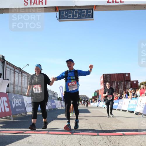 03.10.2025 - Köhlbrandbrückenlauf Jannik Wohlers http://msf.ph/oto/9128455 03.10.2025 13:39:33 Ziel 4621, 5135, 5176, 5444, 5741, 5745, 5991, 5998, 6259, 6560 meine-sportfotos.de
