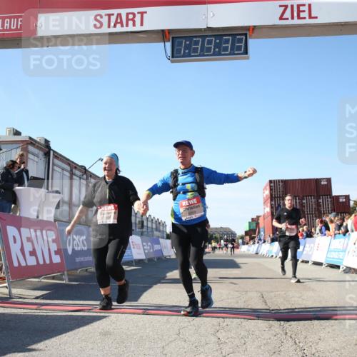 03.10.2025 - Köhlbrandbrückenlauf Jannik Wohlers http://msf.ph/oto/9128458 03.10.2025 13:39:33 Ziel 4621, 5135, 5176, 5444, 5741, 5745, 5991, 5998, 6259, 6560 meine-sportfotos.de