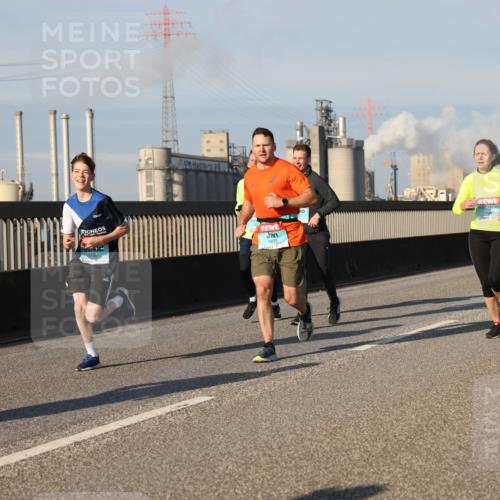 03.10.2025 - Köhlbrandbrückenlauf Lena Gebhardt http://msf.ph/oto/9128472 03.10.2025 09:48:18 Position 2 1622 meine-sportfotos.de