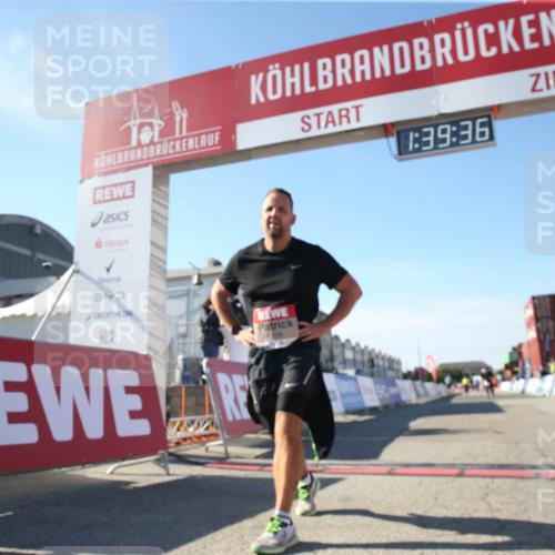 03.10.2025 - Köhlbrandbrückenlauf Jannik Wohlers http://msf.ph/oto/9128475 03.10.2025 13:39:37 Ziel 4621, 5135, 5176, 5444, 5991, 6259 meine-sportfotos.de