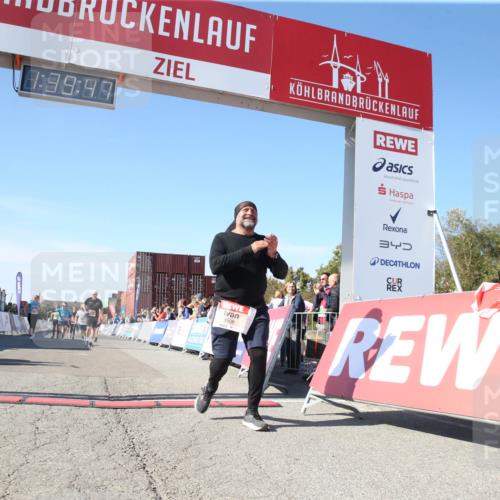 03.10.2025 - Köhlbrandbrückenlauf Jannik Wohlers http://msf.ph/oto/9128483 03.10.2025 13:39:47 Ziel 5264, 5508, 5565, 5566, 6399, 6400 meine-sportfotos.de