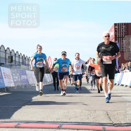03.10.2025 - Köhlbrandbrückenlauf Jannik Wohlers http://msf.ph/oto/9128494 03.10.2025 13:39:50 Ziel 5264, 5484, 5508, 5565, 5566, 6399, 6400, 6401, 6403 meine-sportfotos.de