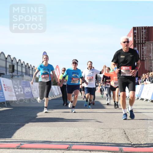 03.10.2025 - Köhlbrandbrückenlauf Jannik Wohlers http://msf.ph/oto/9128496 03.10.2025 13:39:50 Ziel 5264, 5484, 5508, 5565, 5566, 6399, 6400, 6401, 6403 meine-sportfotos.de