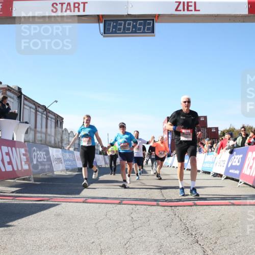 03.10.2025 - Köhlbrandbrückenlauf Jannik Wohlers http://msf.ph/oto/9128500 03.10.2025 13:39:52 Ziel 5264, 5484, 5487, 5508, 5565, 5566, 6399, 6400, 6401, 6403 meine-sportfotos.de