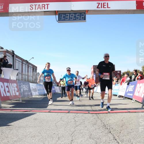 03.10.2025 - Köhlbrandbrückenlauf Jannik Wohlers http://msf.ph/oto/9128504 03.10.2025 13:39:52 Ziel 5264, 5484, 5487, 5508, 5565, 5566, 6399, 6400, 6401, 6403 meine-sportfotos.de