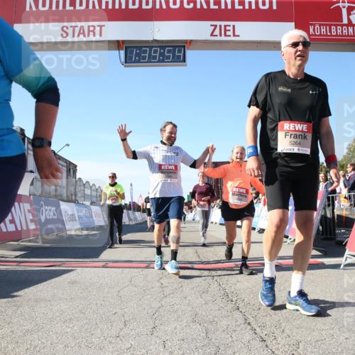 03.10.2025 - Köhlbrandbrückenlauf Jannik Wohlers http://msf.ph/oto/9128534 03.10.2025 13:39:55 Ziel 5264, 5484, 5487, 5508, 5565, 5566, 5831, 5832, 5835, 6399, 6400, 6401, 6403, 6522 meine-sportfotos.de