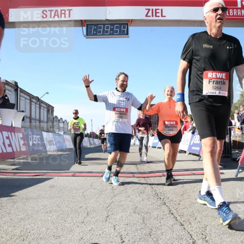 03.10.2025 - Köhlbrandbrückenlauf Jannik Wohlers http://msf.ph/oto/9128539 03.10.2025 13:39:55 Ziel 5264, 5484, 5487, 5508, 5565, 5566, 5831, 5832, 5835, 6399, 6400, 6401, 6403, 6522 meine-sportfotos.de