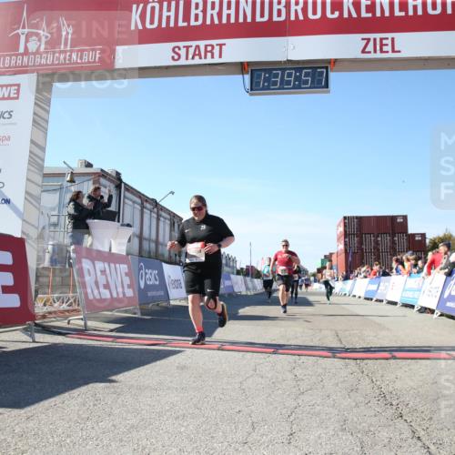 03.10.2025 - Köhlbrandbrückenlauf Jannik Wohlers http://msf.ph/oto/9128570 03.10.2025 13:39:58 Ziel 5264, 5484, 5487, 5565, 5566, 5831, 5832, 5835, 6399, 6400, 6401, 6403, 6522 meine-sportfotos.de
