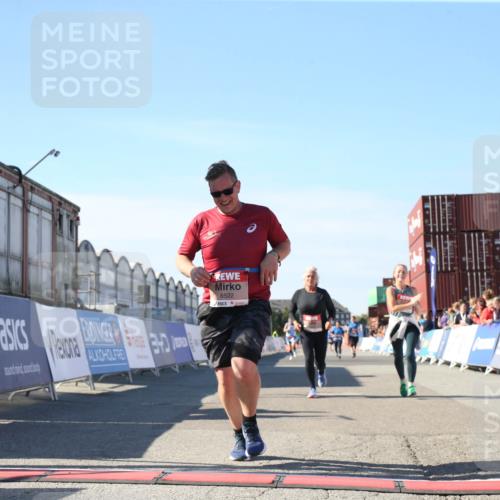 03.10.2025 - Köhlbrandbrückenlauf Jannik Wohlers http://msf.ph/oto/9128576 03.10.2025 13:40:00 Ziel 5264, 5484, 5487, 5565, 5566, 5831, 5832, 5835, 6399, 6400, 6401, 6403, 6522 meine-sportfotos.de