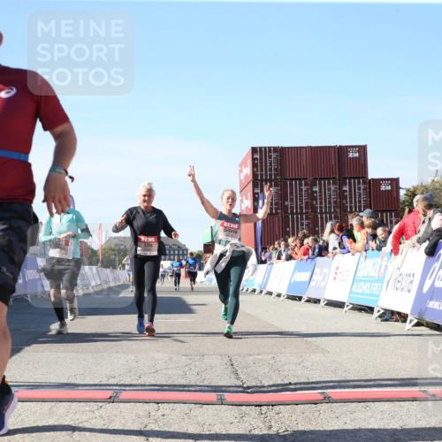 03.10.2025 - Köhlbrandbrückenlauf Jannik Wohlers http://msf.ph/oto/9128580 03.10.2025 13:40:00 Ziel 5264, 5484, 5487, 5565, 5566, 5831, 5832, 5835, 6399, 6400, 6401, 6403, 6522 meine-sportfotos.de