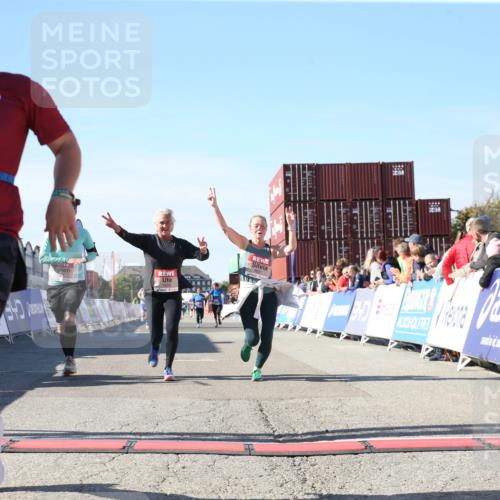 03.10.2025 - Köhlbrandbrückenlauf Jannik Wohlers http://msf.ph/oto/9128581 03.10.2025 13:40:01 Ziel 5264, 5484, 5487, 5565, 5566, 5831, 5832, 5835, 6399, 6400, 6401, 6403, 6522 meine-sportfotos.de
