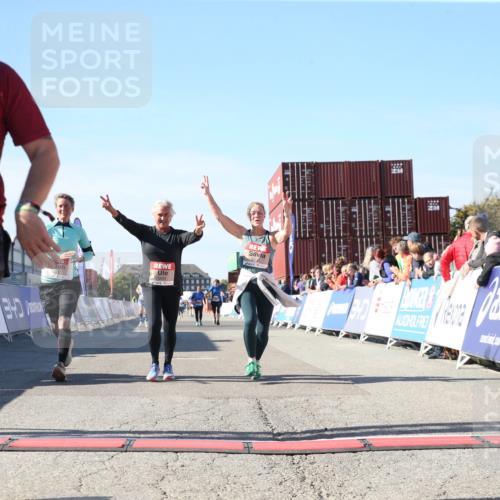 03.10.2025 - Köhlbrandbrückenlauf Jannik Wohlers http://msf.ph/oto/9128583 03.10.2025 13:40:01 Ziel 5264, 5484, 5487, 5565, 5566, 5831, 5832, 5835, 6399, 6400, 6401, 6403, 6522 meine-sportfotos.de