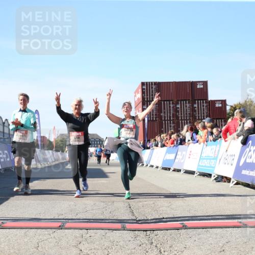 03.10.2025 - Köhlbrandbrückenlauf Jannik Wohlers http://msf.ph/oto/9128586 03.10.2025 13:40:01 Ziel 5264, 5484, 5487, 5565, 5566, 5831, 5832, 5835, 6399, 6400, 6401, 6403, 6522 meine-sportfotos.de