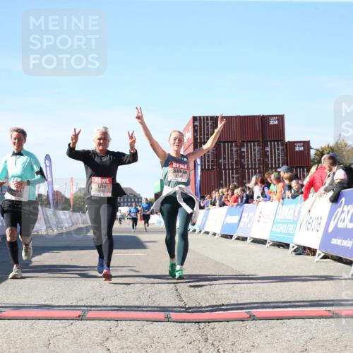 03.10.2025 - Köhlbrandbrückenlauf Jannik Wohlers http://msf.ph/oto/9128590 03.10.2025 13:40:01 Ziel 5264, 5484, 5487, 5565, 5566, 5831, 5832, 5835, 6399, 6400, 6401, 6403, 6522 meine-sportfotos.de