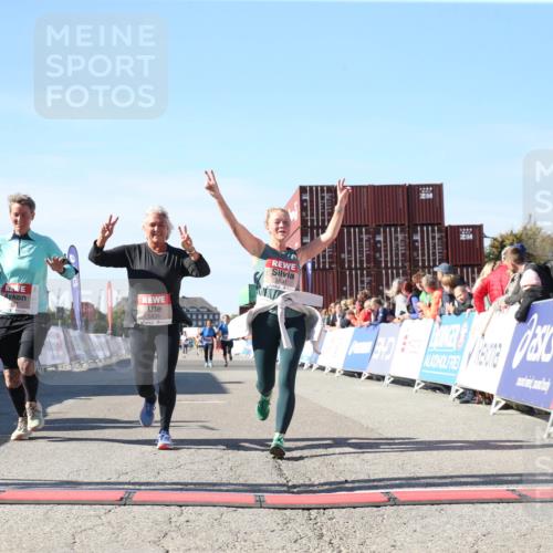 03.10.2025 - Köhlbrandbrückenlauf Jannik Wohlers http://msf.ph/oto/9128593 03.10.2025 13:40:01 Ziel 5264, 5484, 5487, 5565, 5566, 5831, 5832, 5835, 6399, 6400, 6401, 6403, 6522 meine-sportfotos.de