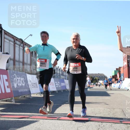 03.10.2025 - Köhlbrandbrückenlauf Jannik Wohlers http://msf.ph/oto/9128598 03.10.2025 13:40:02 Ziel 5484, 5487, 5565, 5566, 5831, 5832, 5835, 5990, 6399, 6400, 6401, 6403, 6522 meine-sportfotos.de
