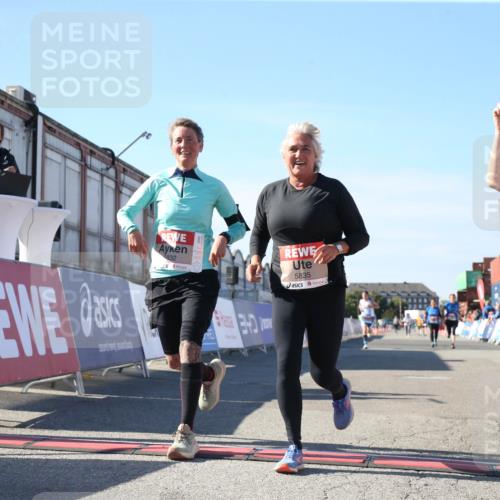 03.10.2025 - Köhlbrandbrückenlauf Jannik Wohlers http://msf.ph/oto/9128600 03.10.2025 13:40:02 Ziel 5484, 5487, 5565, 5566, 5831, 5832, 5835, 5990, 6399, 6400, 6401, 6403, 6522 meine-sportfotos.de