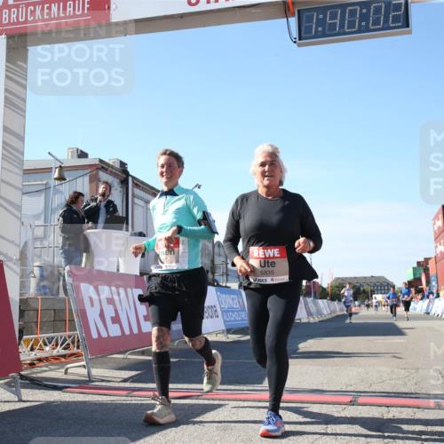 03.10.2025 - Köhlbrandbrückenlauf Jannik Wohlers http://msf.ph/oto/9128602 03.10.2025 13:40:03 Ziel 5252, 5484, 5487, 5565, 5566, 5831, 5832, 5835, 5990, 6109, 6401, 6403, 6522 meine-sportfotos.de