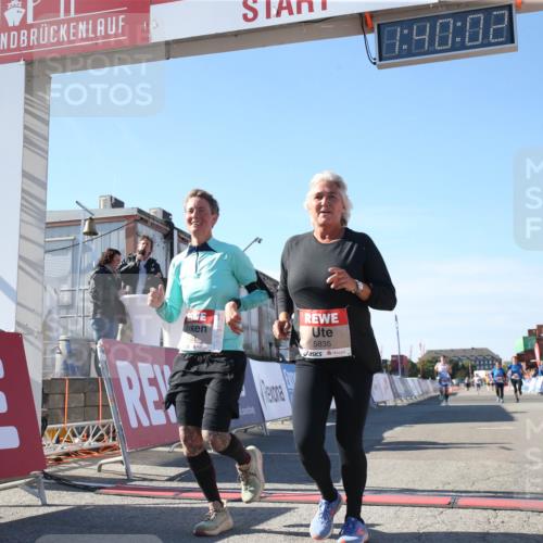 03.10.2025 - Köhlbrandbrückenlauf Jannik Wohlers http://msf.ph/oto/9128604 03.10.2025 13:40:03 Ziel 5252, 5484, 5487, 5565, 5566, 5831, 5832, 5835, 5990, 6109, 6401, 6403, 6522 meine-sportfotos.de
