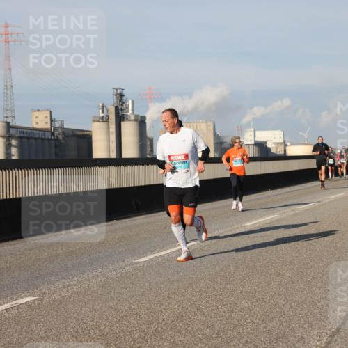 03.10.2025 - Köhlbrandbrückenlauf Lena Gebhardt http://msf.ph/oto/9128607 03.10.2025 09:48:24 Position 2  meine-sportfotos.de
