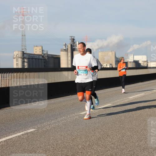 03.10.2025 - Köhlbrandbrückenlauf Lena Gebhardt http://msf.ph/oto/9128619 03.10.2025 09:48:24 Position 2 4, 2672 meine-sportfotos.de
