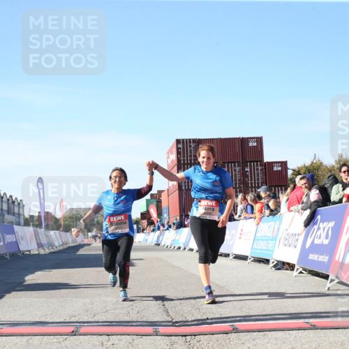 03.10.2025 - Köhlbrandbrückenlauf Jannik Wohlers http://msf.ph/oto/9128622 03.10.2025 13:40:09 Ziel 5252, 5831, 5832, 5835, 5990, 6109, 6522 meine-sportfotos.de