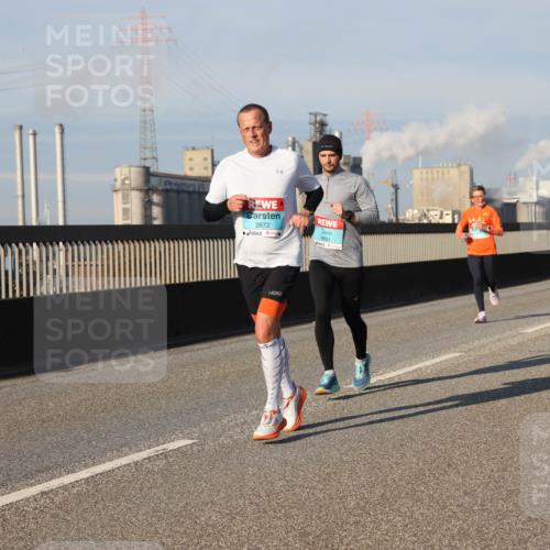 03.10.2025 - Köhlbrandbrückenlauf Lena Gebhardt http://msf.ph/oto/9128631 03.10.2025 09:48:25 Position 2 2672, 3821 meine-sportfotos.de