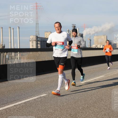03.10.2025 - Köhlbrandbrückenlauf Lena Gebhardt http://msf.ph/oto/9128635 03.10.2025 09:48:25 Position 2 2672, 3821 meine-sportfotos.de