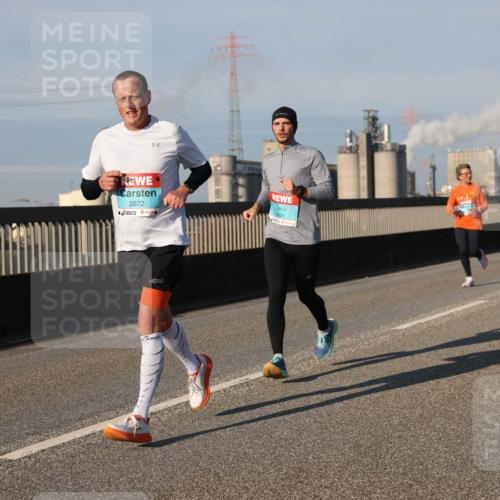 03.10.2025 - Köhlbrandbrückenlauf Lena Gebhardt http://msf.ph/oto/9128652 03.10.2025 09:48:25 Position 2 2672, 3821 meine-sportfotos.de