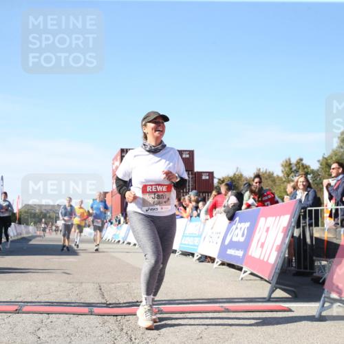 03.10.2025 - Köhlbrandbrückenlauf Jannik Wohlers http://msf.ph/oto/9128655 03.10.2025 13:40:25 Ziel 5270, 5613, 6245, 6278, 6284 meine-sportfotos.de