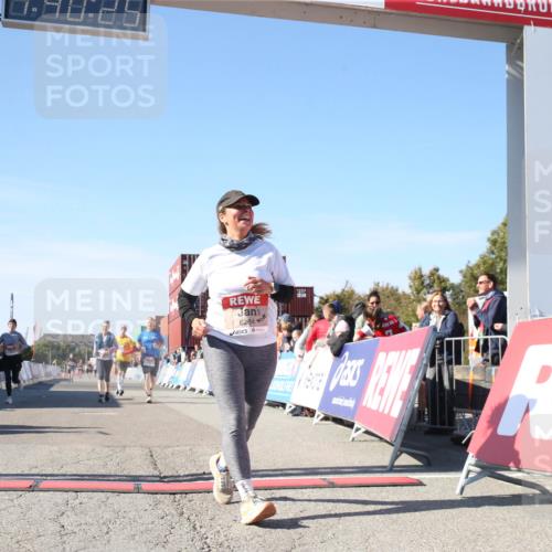 03.10.2025 - Köhlbrandbrückenlauf Jannik Wohlers http://msf.ph/oto/9128657 03.10.2025 13:40:25 Ziel 5270, 5613, 6245, 6278, 6284 meine-sportfotos.de