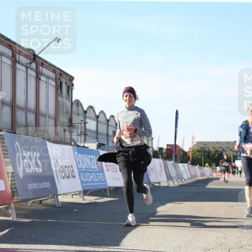 03.10.2025 - Köhlbrandbrückenlauf Jannik Wohlers http://msf.ph/oto/9128666 03.10.2025 13:40:28 Ziel 5270, 5613, 6245, 6278, 6284 meine-sportfotos.de