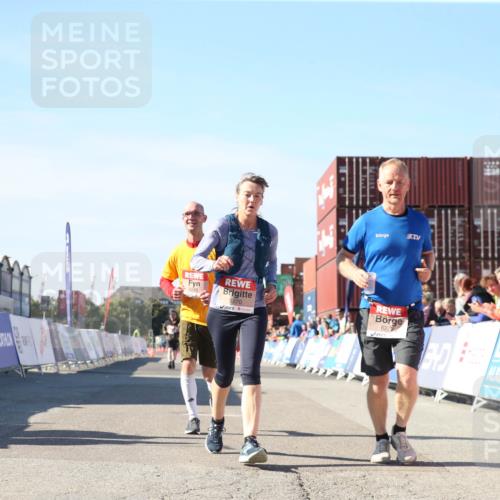 03.10.2025 - Köhlbrandbrückenlauf Jannik Wohlers http://msf.ph/oto/9128673 03.10.2025 13:40:29 Ziel 5270, 5613, 6245, 6278, 6284 meine-sportfotos.de