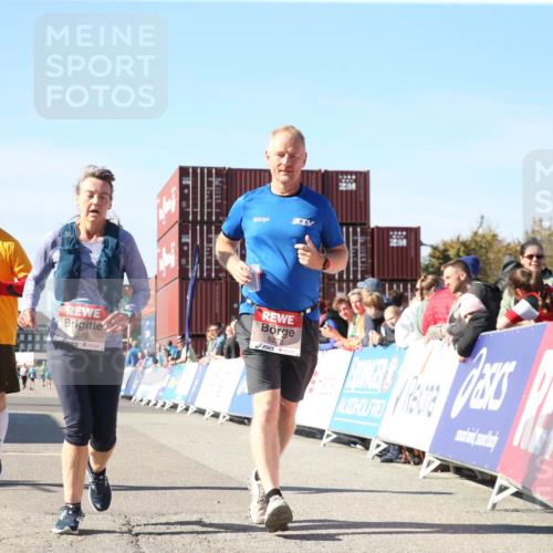 03.10.2025 - Köhlbrandbrückenlauf Jannik Wohlers http://msf.ph/oto/9128675 03.10.2025 13:40:30 Ziel 5270, 5613, 6245, 6278, 6284 meine-sportfotos.de