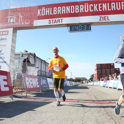 03.10.2025 - Köhlbrandbrückenlauf Jannik Wohlers http://msf.ph/oto/9128685 03.10.2025 13:40:32 Ziel 5270, 5613, 6245, 6278, 6284 meine-sportfotos.de