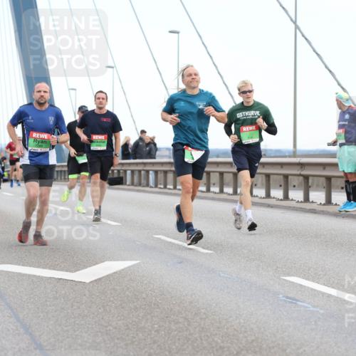 03.10.2025 - Köhlbrandbrückenlauf Lena Gebhardt http://msf.ph/oto/9128703 03.10.2025 15:23:34 Position 2 9746 meine-sportfotos.de