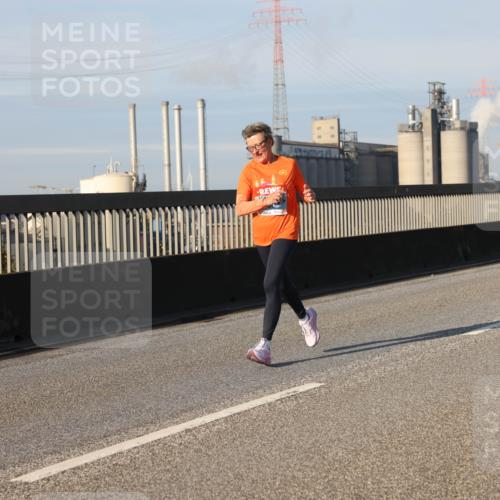 03.10.2025 - Köhlbrandbrückenlauf Lena Gebhardt http://msf.ph/oto/9128717 03.10.2025 09:48:28 Position 2  meine-sportfotos.de