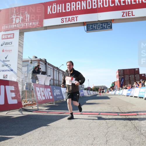 03.10.2025 - Köhlbrandbrückenlauf Jannik Wohlers http://msf.ph/oto/9128727 03.10.2025 13:40:42 Ziel 5558 meine-sportfotos.de