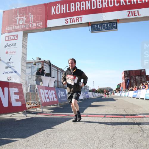 03.10.2025 - Köhlbrandbrückenlauf Jannik Wohlers http://msf.ph/oto/9128730 03.10.2025 13:40:42 Ziel 5558 meine-sportfotos.de