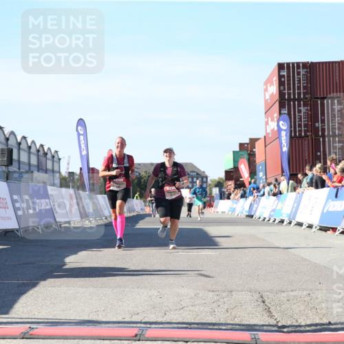 03.10.2025 - Köhlbrandbrückenlauf Jannik Wohlers http://msf.ph/oto/9128735 03.10.2025 13:40:47 Ziel 5558, 6134, 6135 meine-sportfotos.de